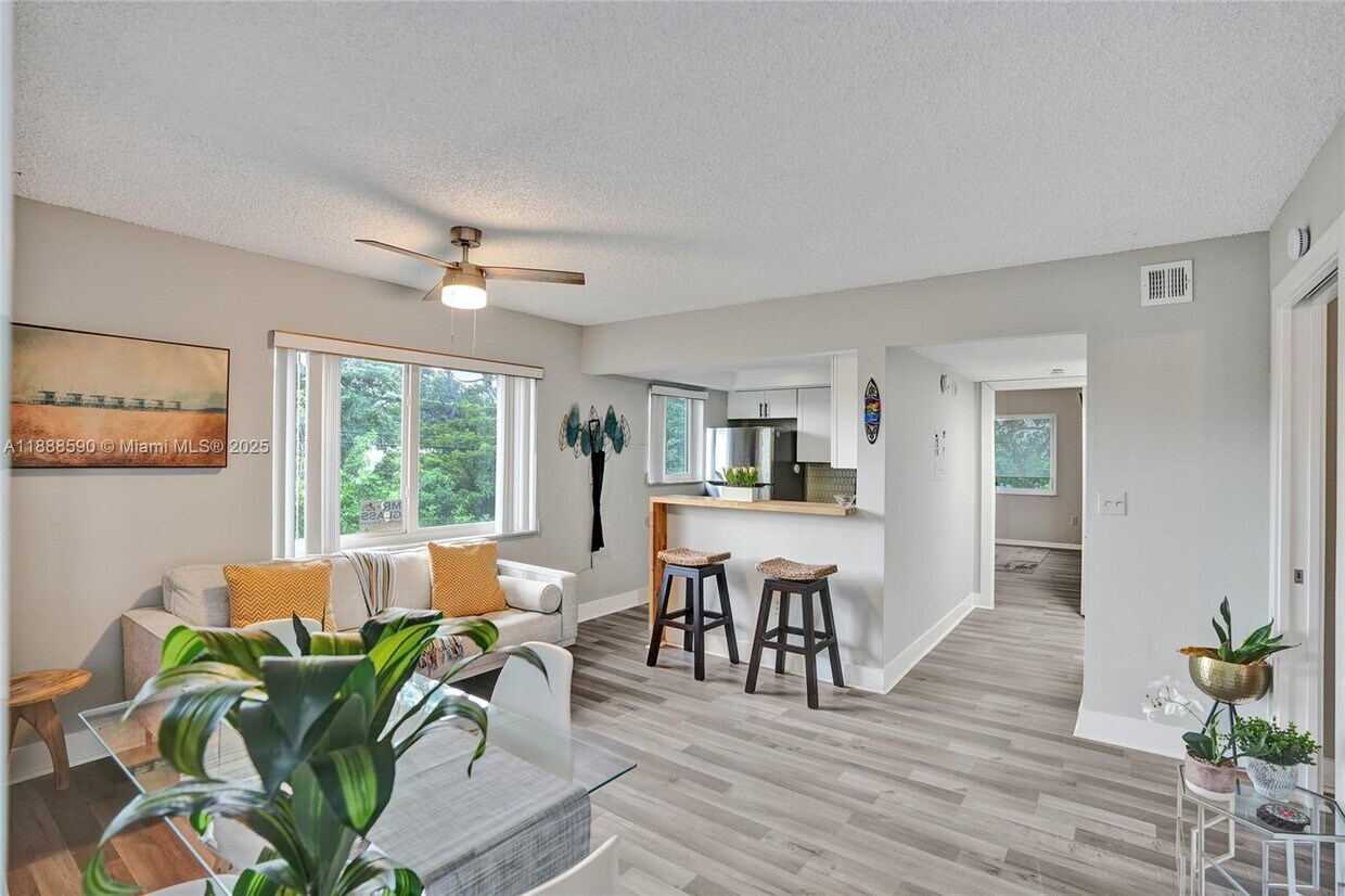 Foto principal - 335 SW 20th St