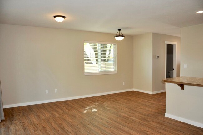 Foto del edificio - 3 bed 2.5 bath Townhouse