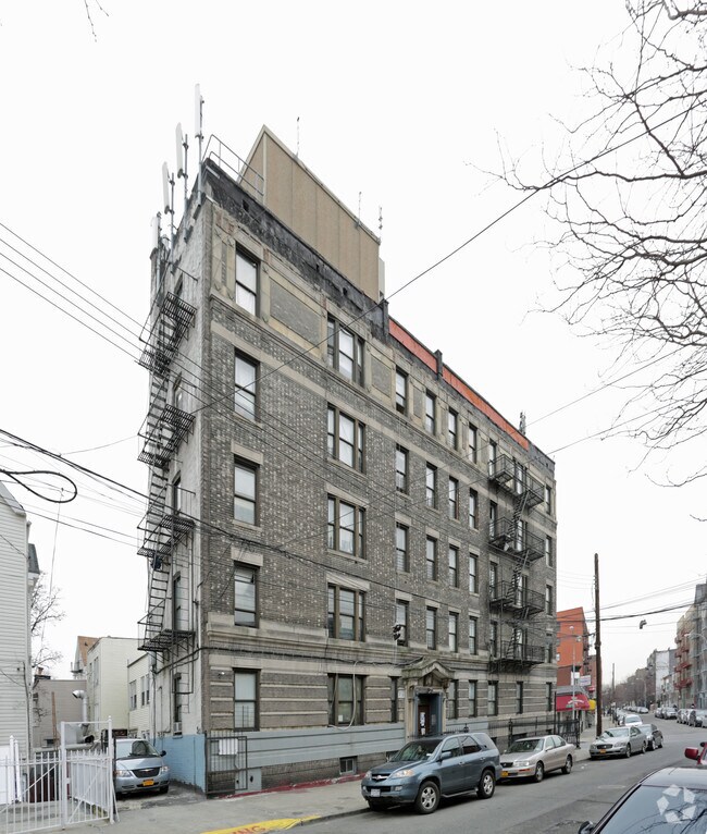 Building Photo - 2846 Briggs Ave