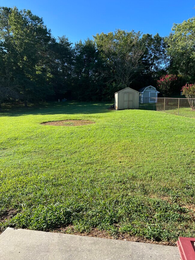 Building Photo - 305 Cornelia Dr