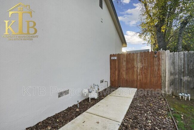 Building Photo - 5207 Tucson Cir