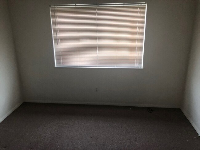 Foto del edificio - 1BD/1BA Second Story Apartment