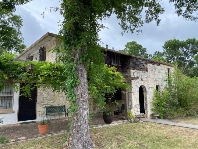 Foto del edificio - 910 Nacogdoches Rd