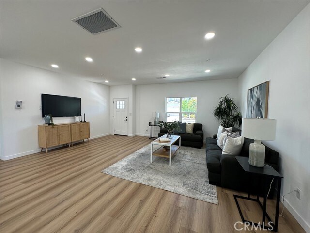 Foto del edificio - 8249 Red Hill Country Club Dr