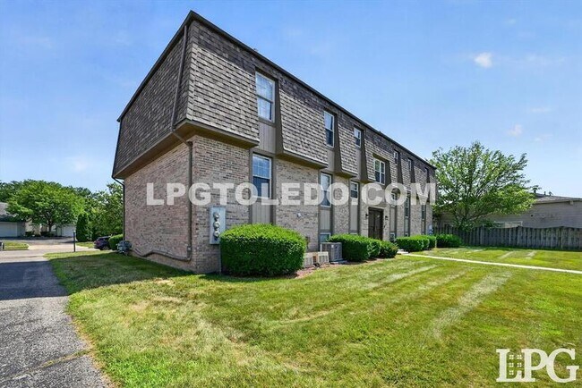 Foto del edificio - 801 Hilltop Ln