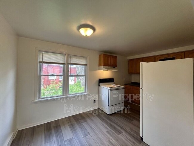 Foto del edificio - 1317 Salem Ave