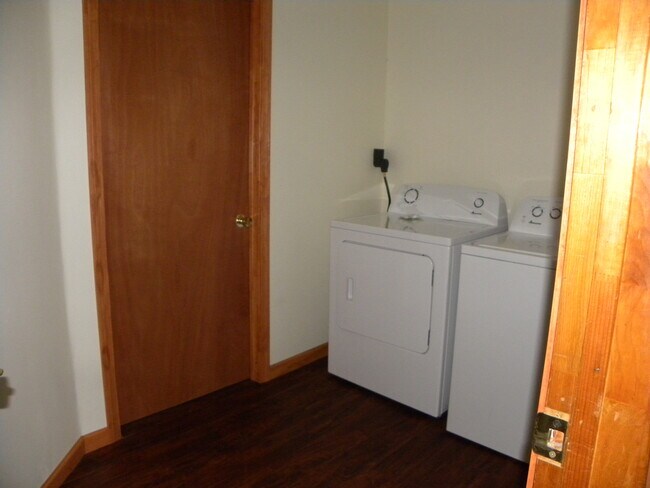 Foto del edificio - 2035 Dryden Rd