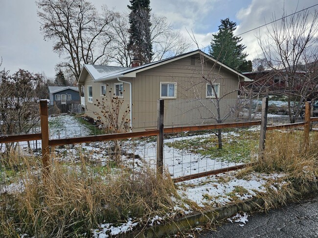 Building Photo - 97 Oak Street, La Grande, Oregon 97850