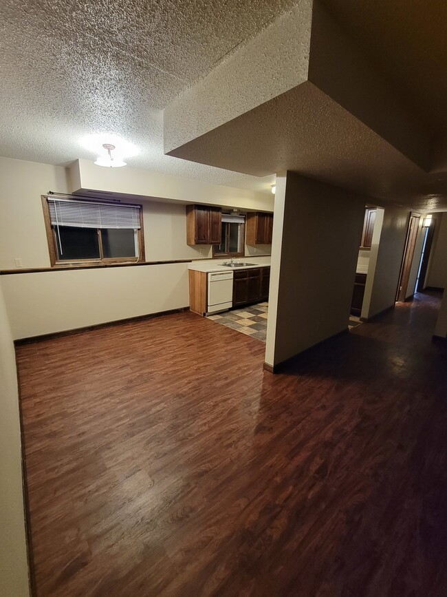 Building Photo - 2 Bedroom | 1 Bathroom Lower Level Duplex ...