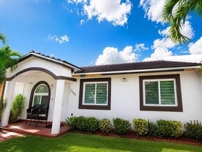 Building Photo - 7560 NW 173rd Ln