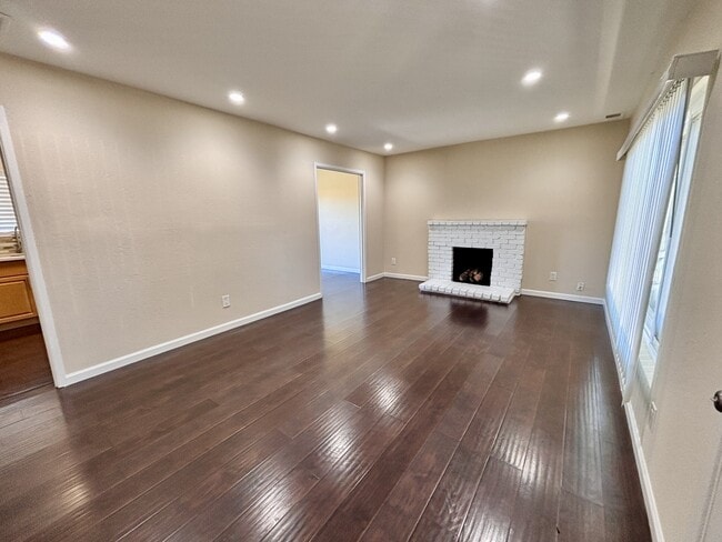 Building Photo - 2742 Broadmoor Ave