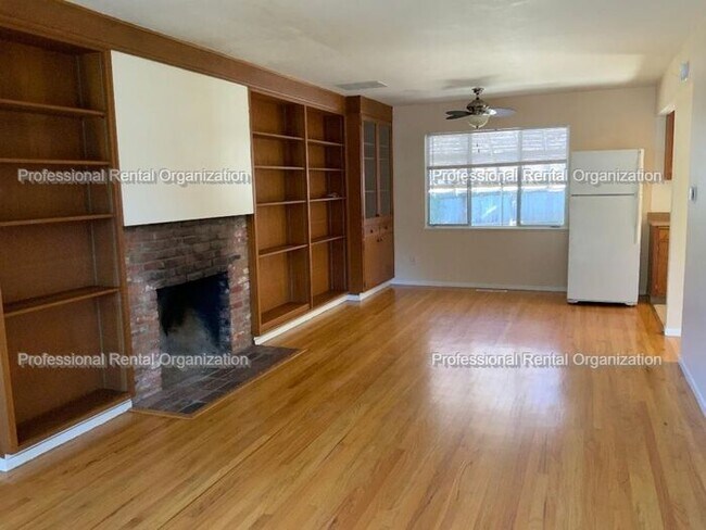 Foto del edificio - Old world charm One Bedroom house with huge backyard
