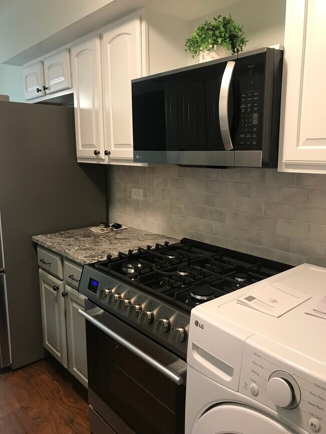 Building Photo - 1566 Cornell Cir