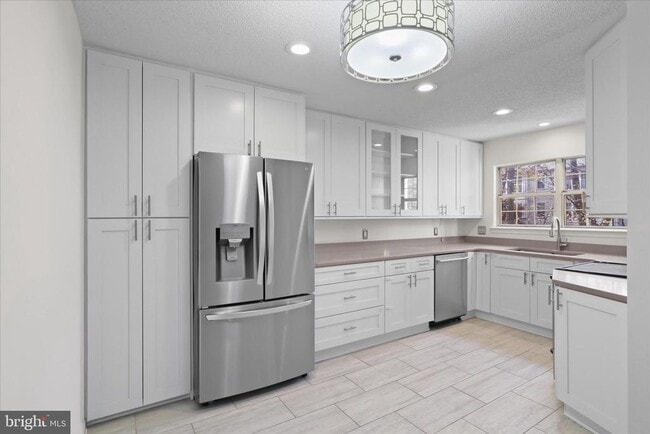 Building Photo - 12018 Golf Ridge Ct