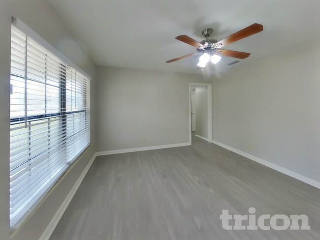 Foto del edificio - 10506 Dodd Rd