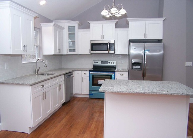 Building Photo - 15 Flores Ln