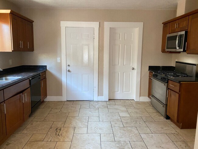Foto del edificio - 2 Bedroom House with Bonus Room!