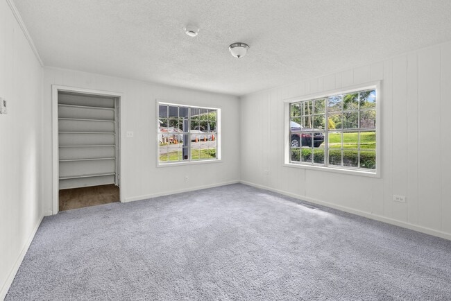 Building Photo - Beautiful Fully Renovated Midfield Home
