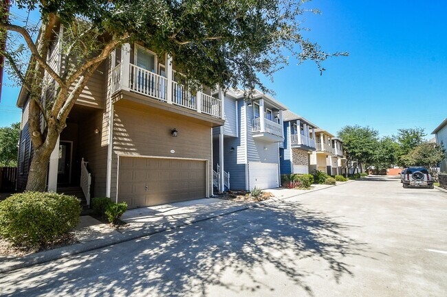 Foto del edificio - 3313 New Garden View Ln