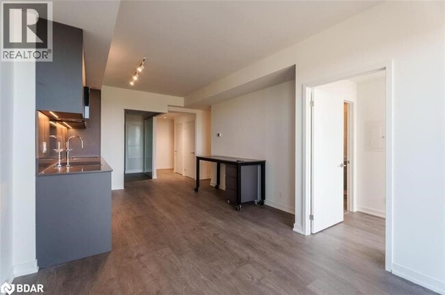 Building Photo - 39 Mary St