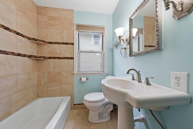 Building Photo - 2727 Bellwood Ave