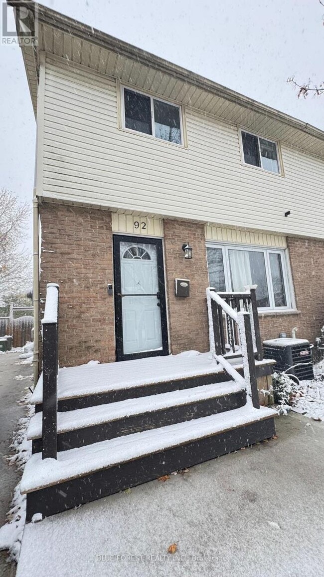 Building Photo - 92 Pauline Crescent