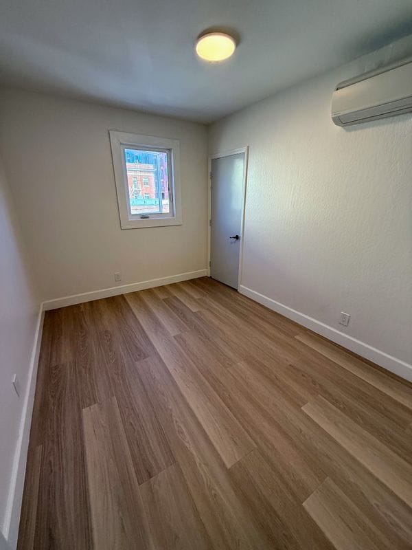 Building Photo - 318 3rd Ln
