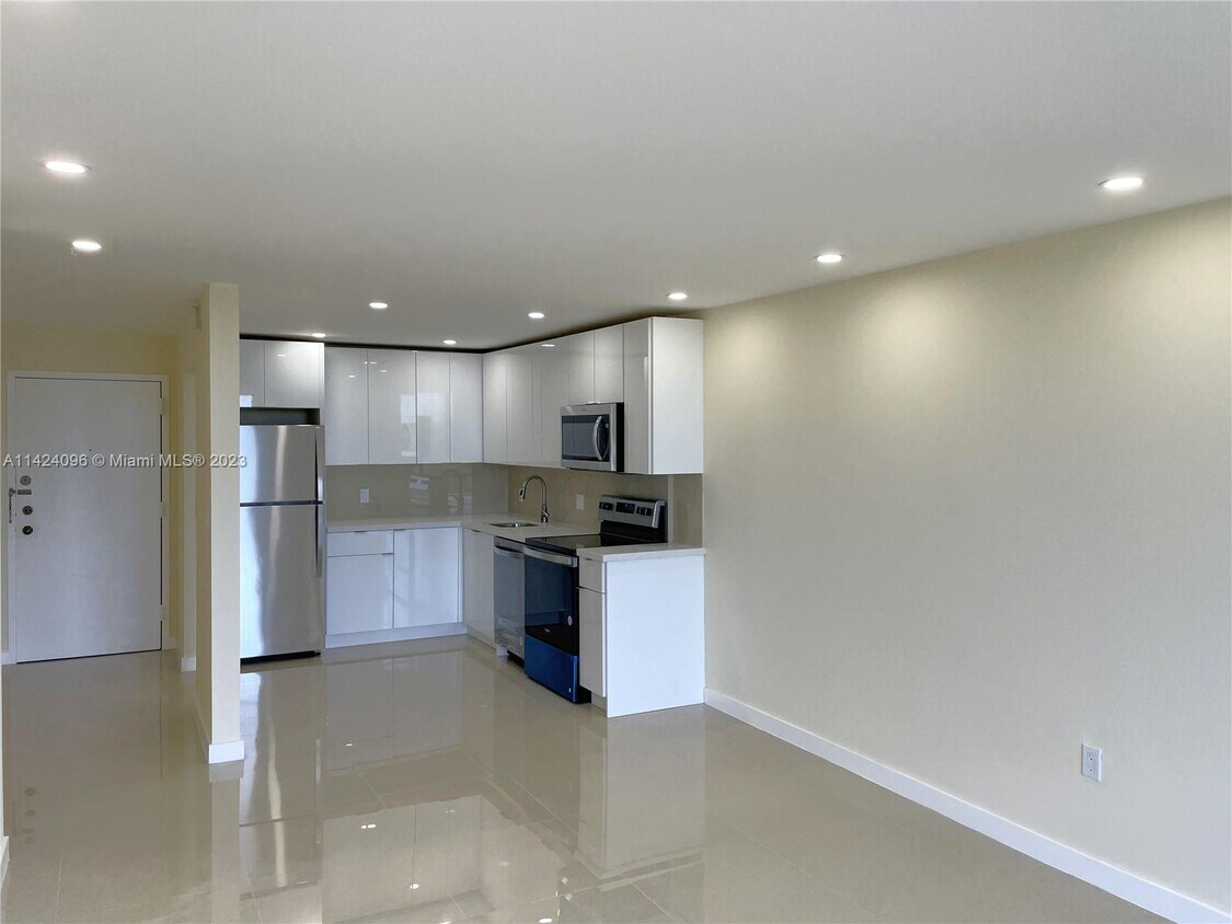 16950 W Dixie Hwy Unit B625, North Miami Beach, FL 33160 Condo for