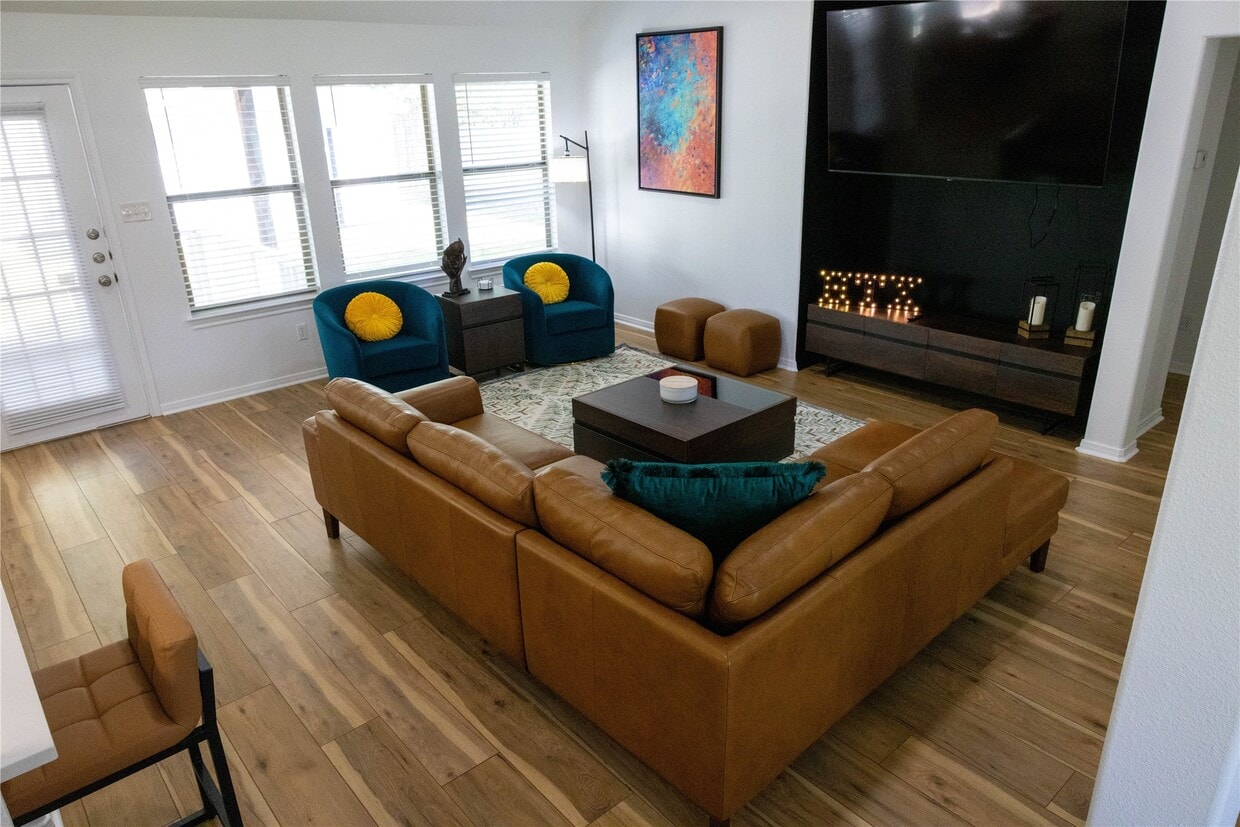 Foto del edificio - 17023 Lexington Dr