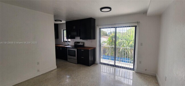 Foto del edificio - 1960 SW 27th Ave