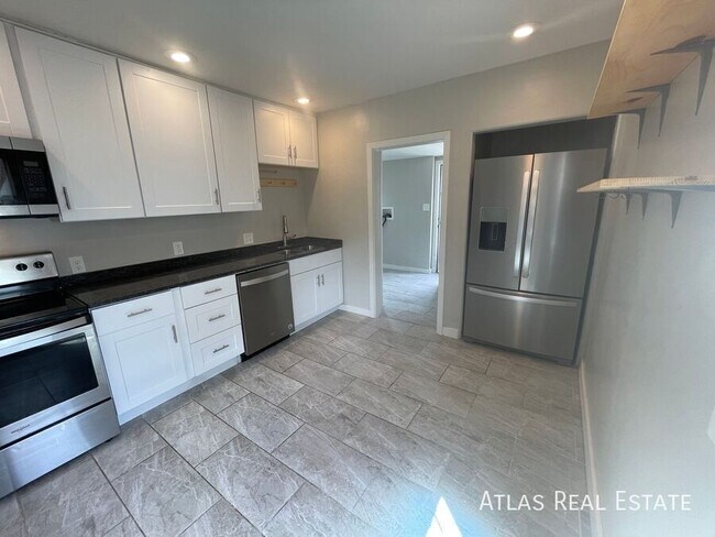 Foto del edificio - 3966 Utica St