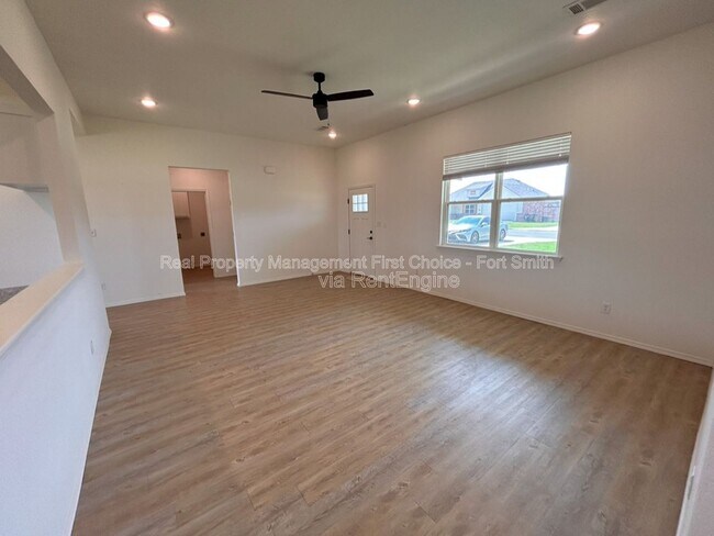 Foto del edificio - 100 Countryside Wy