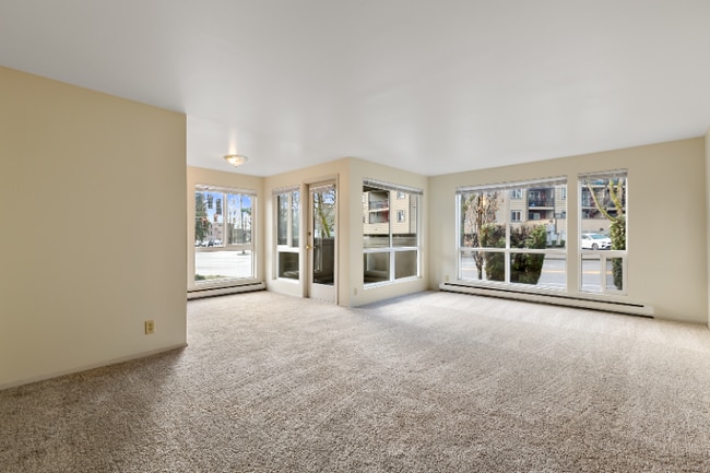 Foto del edificio - 12520 Roosevelt Way NE