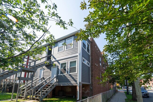 Foto del edificio - Move In Ready 2 BD 1 BA close to Metro, Sh...