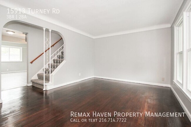 Building Photo - 15913 Turney Rd, Maple Hts - Gorgeous 3 be...