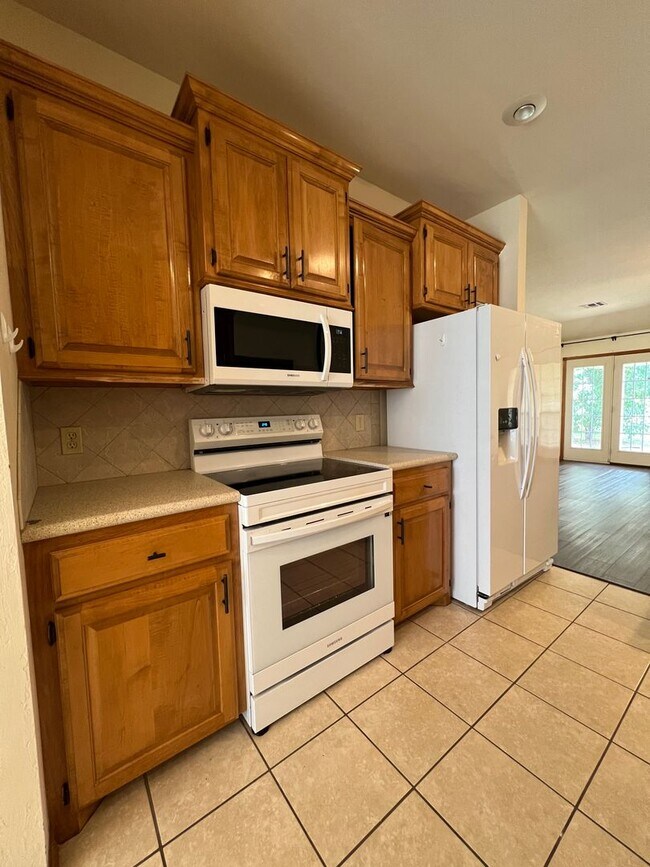 Building Photo - 4425 SW Parkway Dr