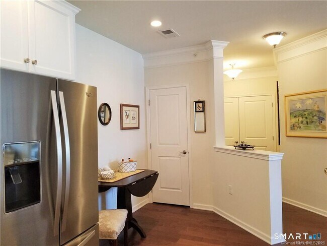 Foto del edificio - 424 Center Meadow Ln