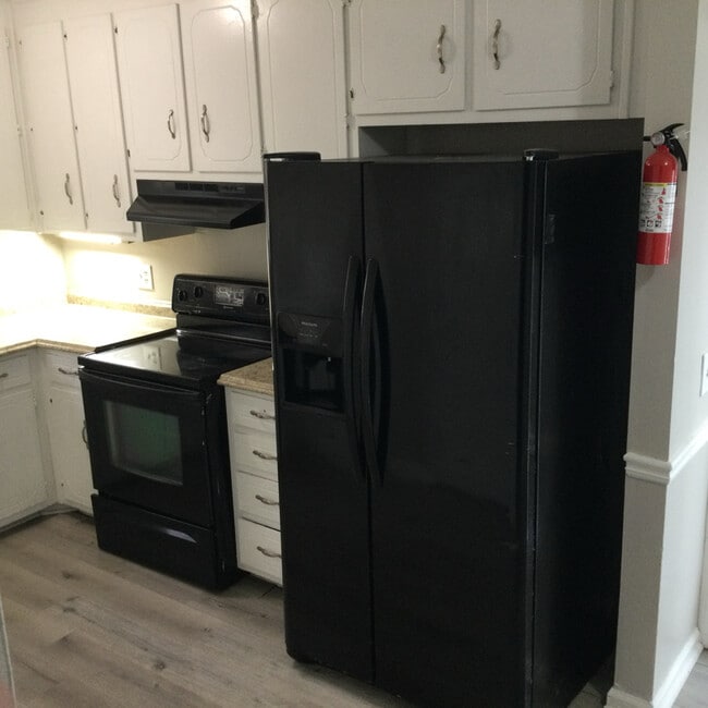 Foto del edificio - 5345 Ridgemere Ct