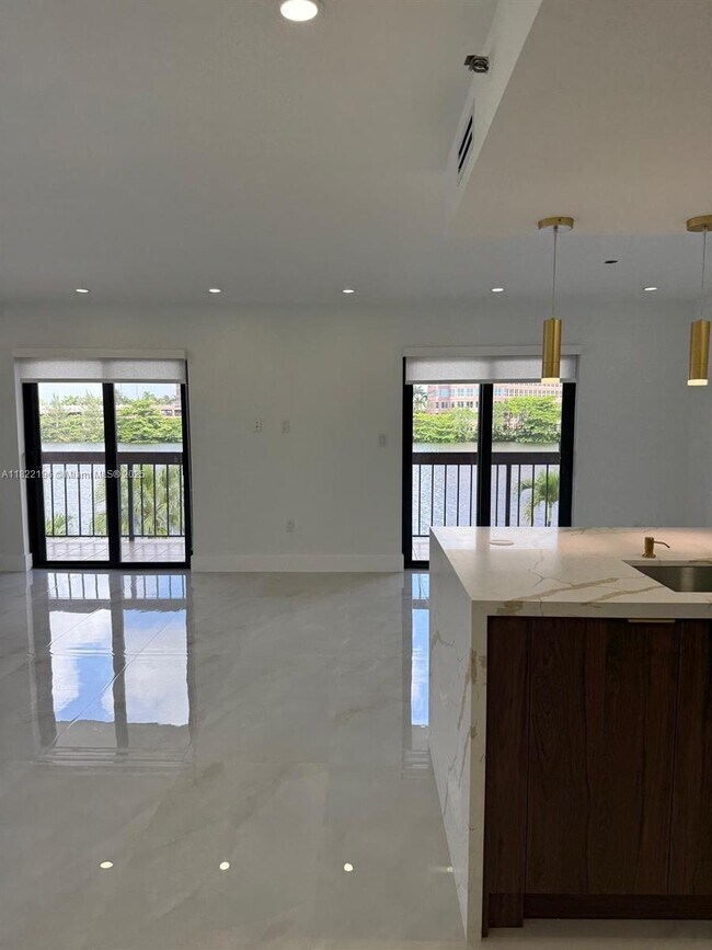 Foto del edificio - 5249 NW 7th St