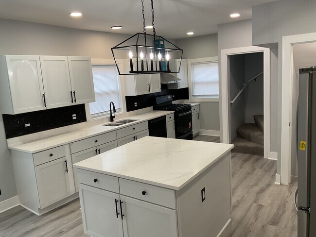 Foto del edificio - 14846 Woodlawn Ave