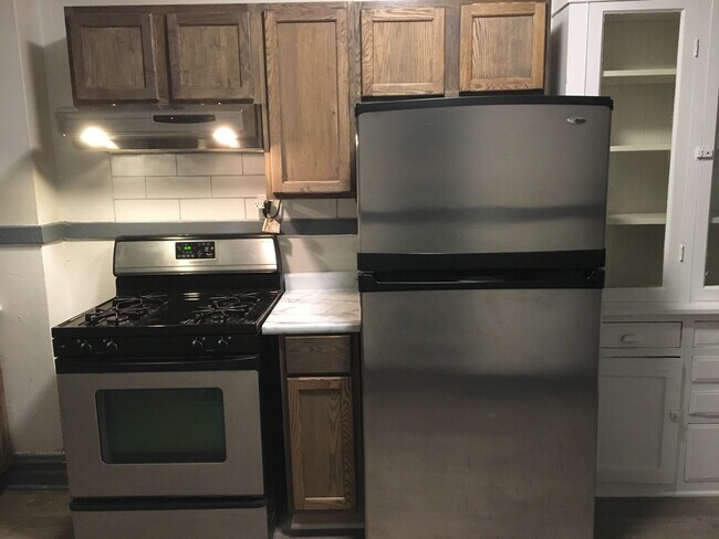 stainless steel appliances - 439 Plum St