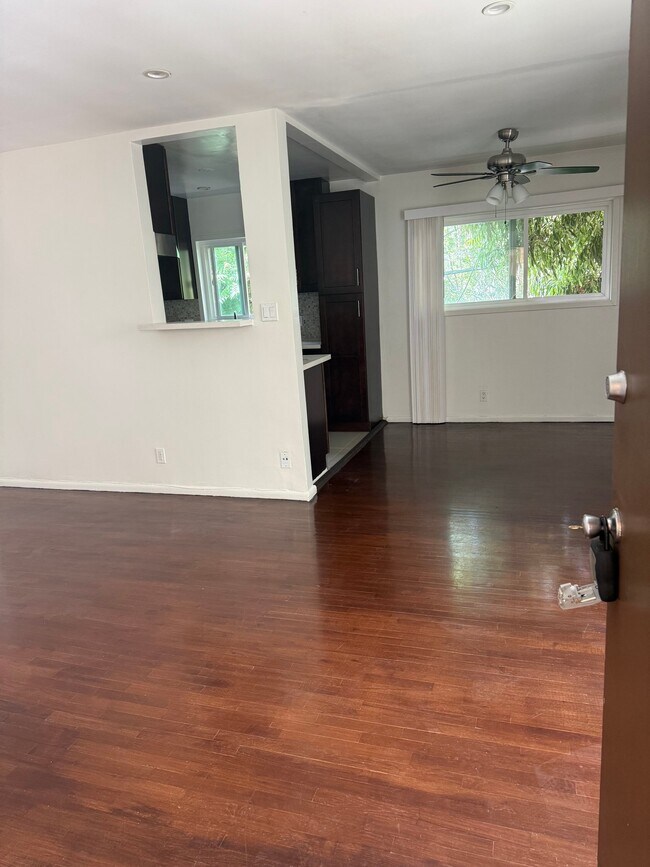 Foto del edificio - 1231 N Formosa Ave
