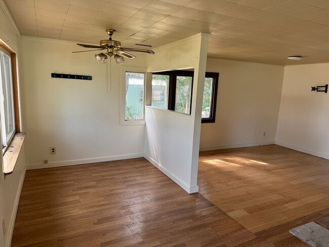 Building Photo - Gooseberry Point 2 Bed 1 Bath