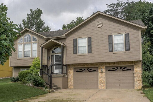 Foto del edificio - 612 NE Topaz Dr