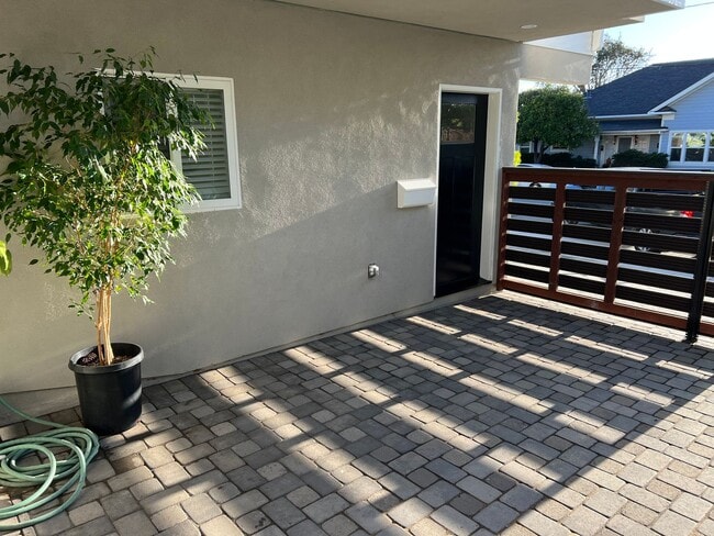 Building Photo - 1336 Carmel St