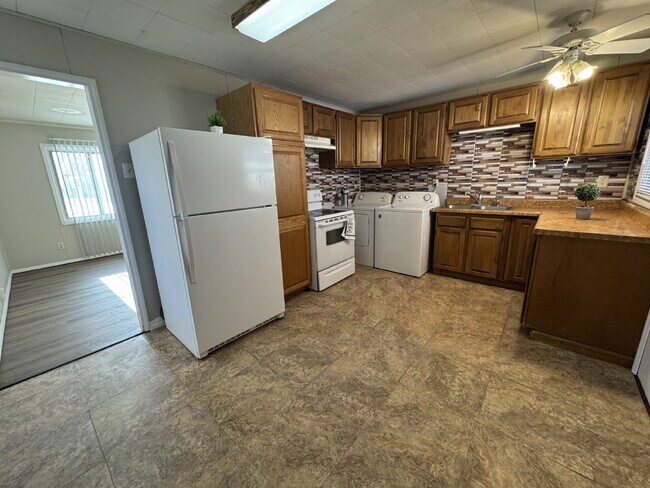 Foto del edificio - A MUST-SEE HOME IN SPRINGFIELD 2 BEDROOM 1 BATH GEM!