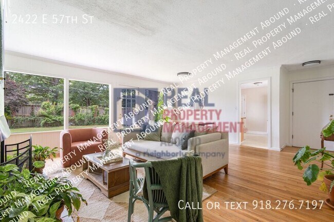Foto del edificio - 2422 E 57th St