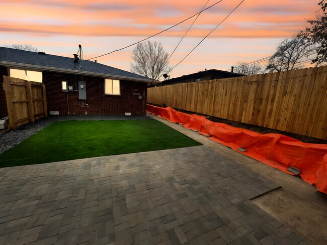 Foto del edificio - 8727-8729 W 63rd Pl