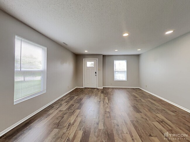 Building Photo - 903 Bentgrass Drive Greenwood IN