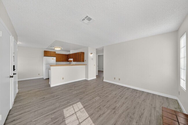 Foto del edificio - 5125 Golden Ln